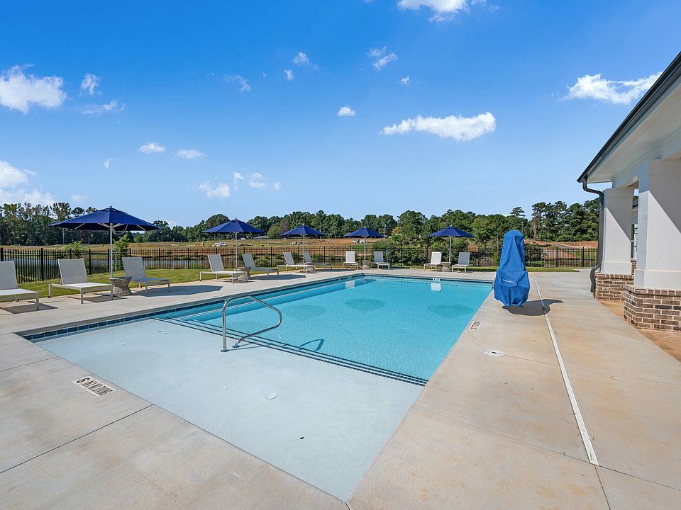 resort-style pool, complete with lounge seating and sunny deck