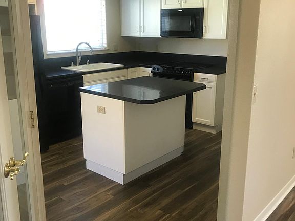 5th image of 21450 Macarthur Cir