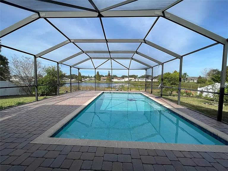10456 Crestfield Dr — Photo 2