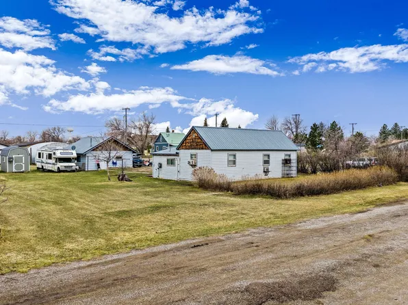 222 2nd St N, Stanford, MT 59479