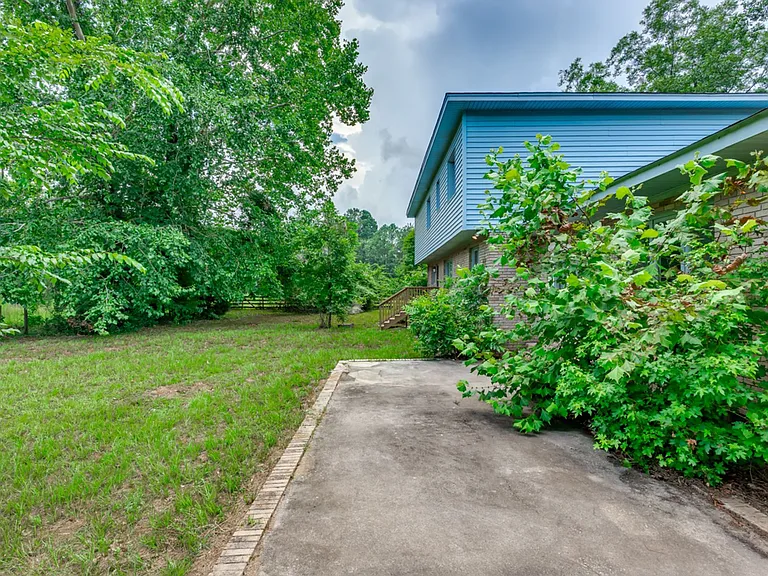 400 Derby Ln #2 — Photo 33