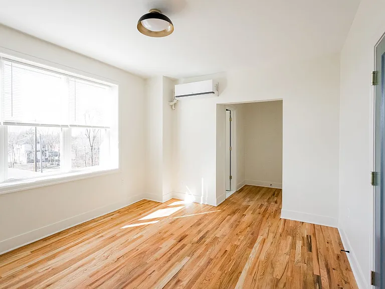 Sterling Apartments — Photo 12