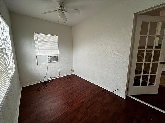 2nd image of 20 E Avenue B #B