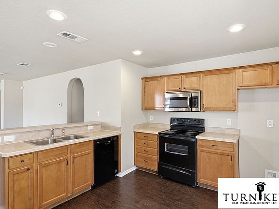 3rd image of 557 Winbridge Ln