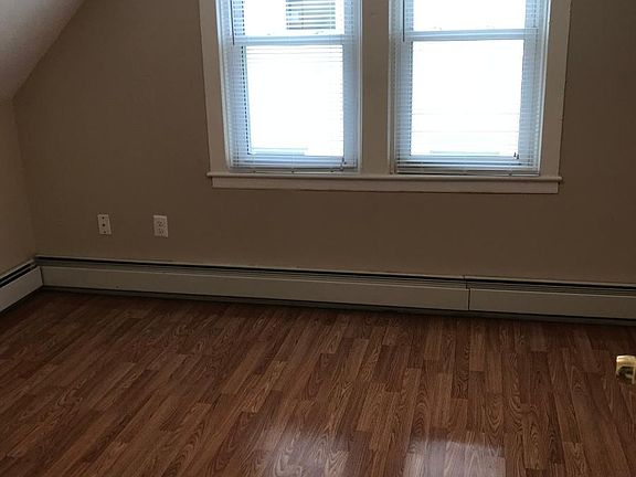 4th image of 512 Wellington Ave #3