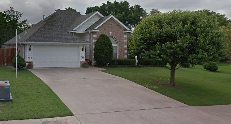 1st image of 500 NE Shasta Ct