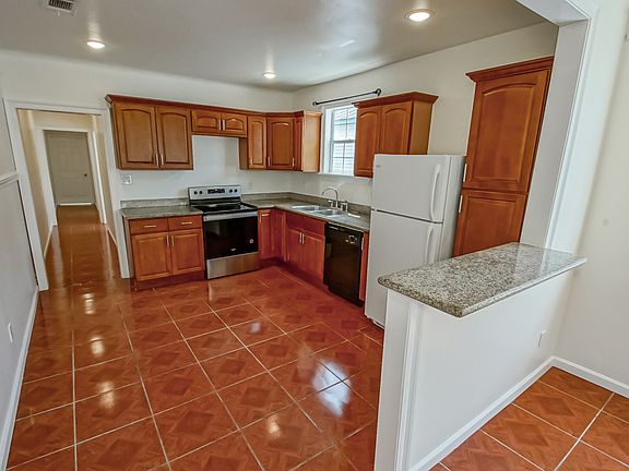 5th image of 3019 Annette St