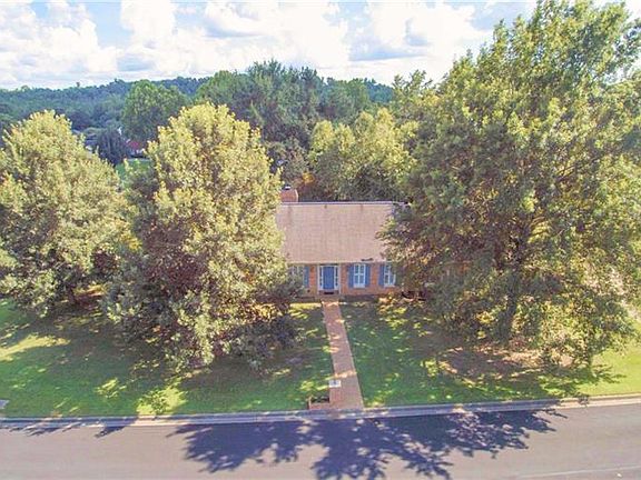 4th image of 835 Amberwood Dr