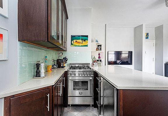 4th image of 140 W 71st St APT 7G