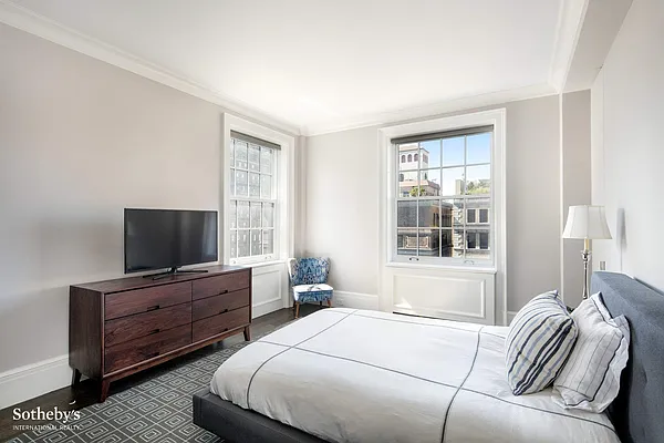 Sold by Sotheby's International Realty | media 11