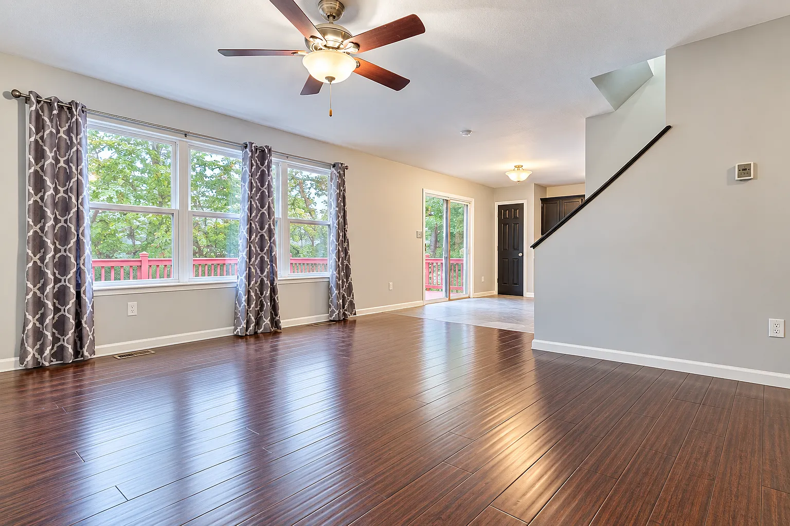 3 bed, 1.5 bath, 1293 sqft, $1,900 — Photo 4