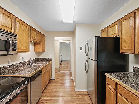 4th image of 1418 W 6th Ave APT 304
