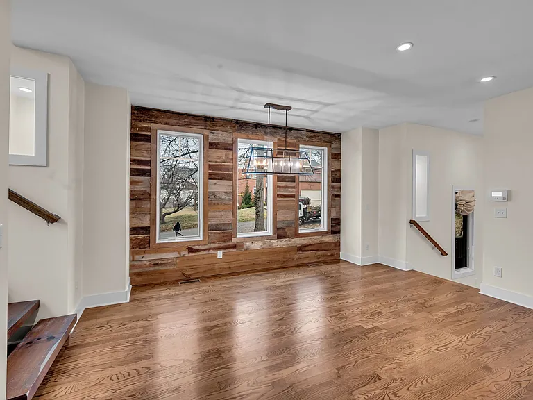 921 Hillview Hts — Photo 9