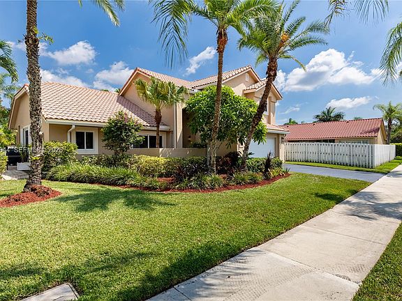 3rd image of 1171 Laguna Springs Dr