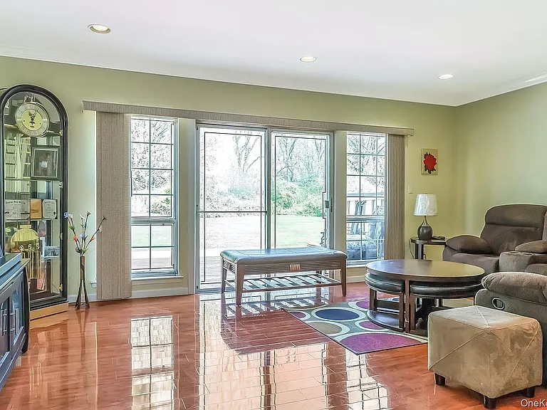 6 Manors Dr — Photo 5