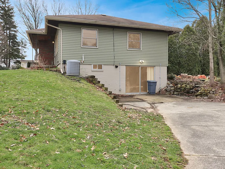3156 Conlin Dr — Photo 2
