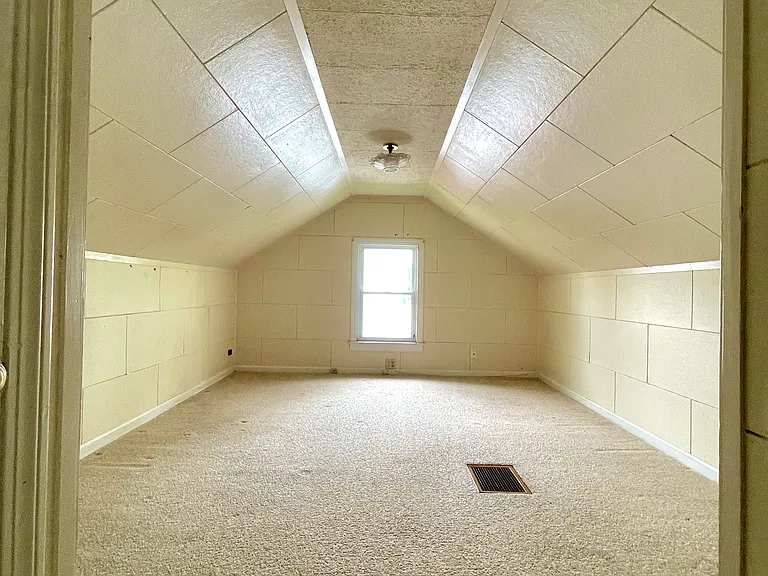 21491 Naumann Ave — Photo 3