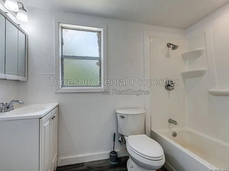 611 Rochambeau St — Photo 18