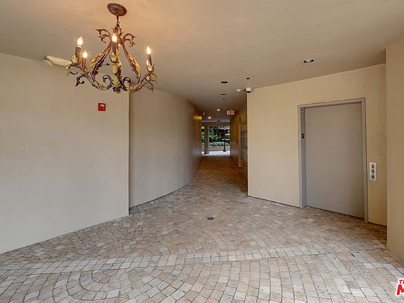4th image of 850 N Croft Ave APT 405