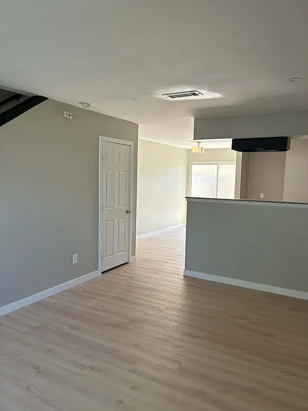 2 bed, 2.0 bath, 1056 sqft, $2,300 — Photo 3