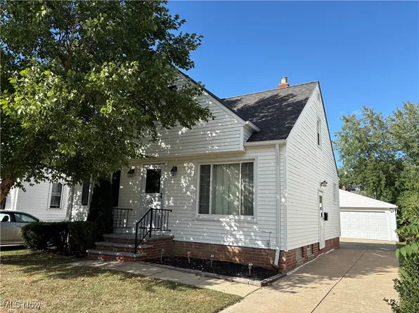 375 E 324th St, Willowick, OH 44095