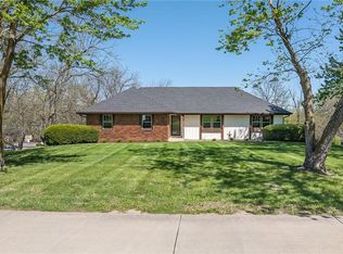 13491 Heritage Dr, Saint Joseph, MO 64505