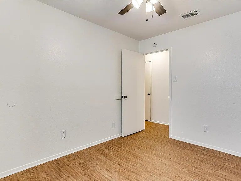 1824 Fairmount Ave — Photo 12