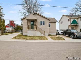 1834 Edgewater St, Muskegon, MI