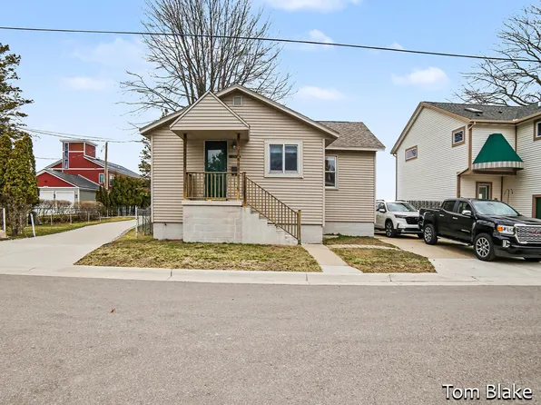 1834 Edgewater St, Muskegon, MI 49441
