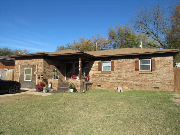 712 Cinmac St, Lindsay, OK 73052