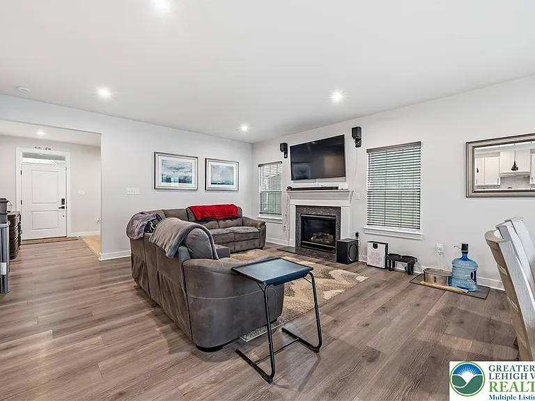 817 Hendon Ln N — Photo 11
