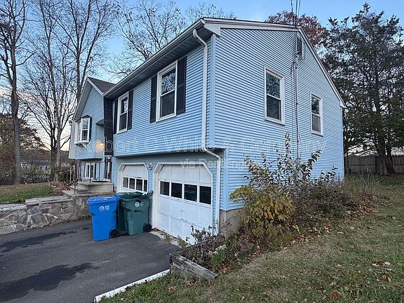 2nd image of 316 Knob Hill Dr