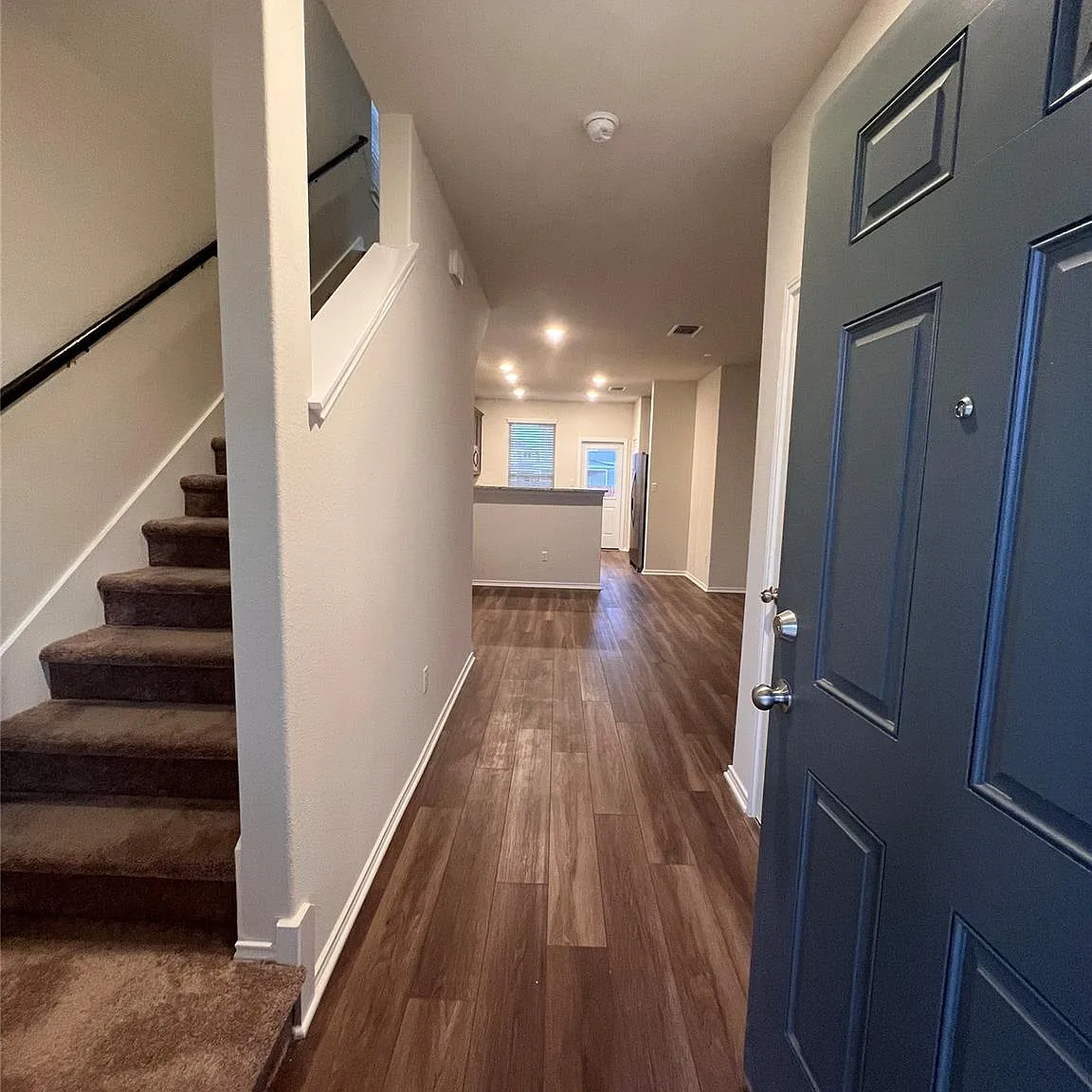 4 bed, 3.0 bath, 2156 sqft, $2,199 — Photo 2