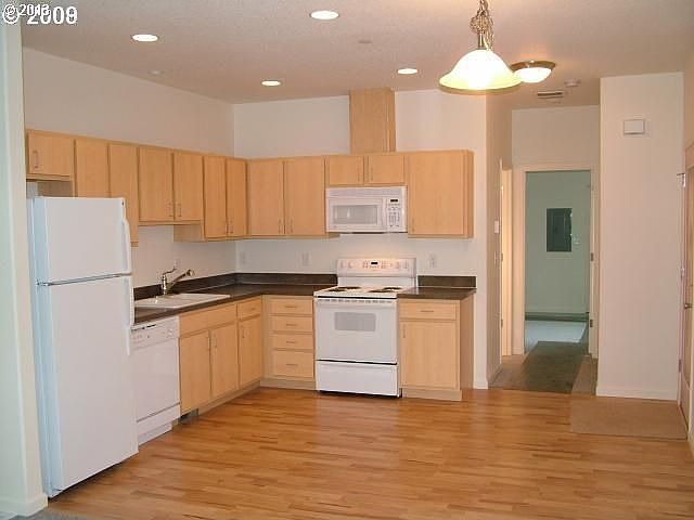 11856-11858 SE Pine St, Portland, OR 97216 | Zillow