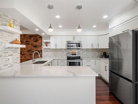 2nd image of 4682 Lochside Dr