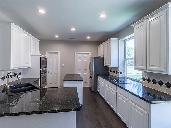 5th image of 530 Gifford Dr