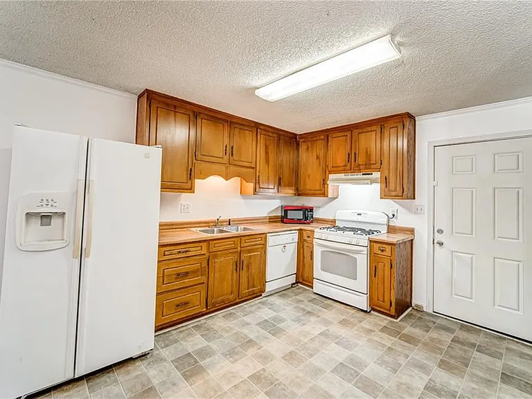 4355 E Paulding Dr #B — Photo 3