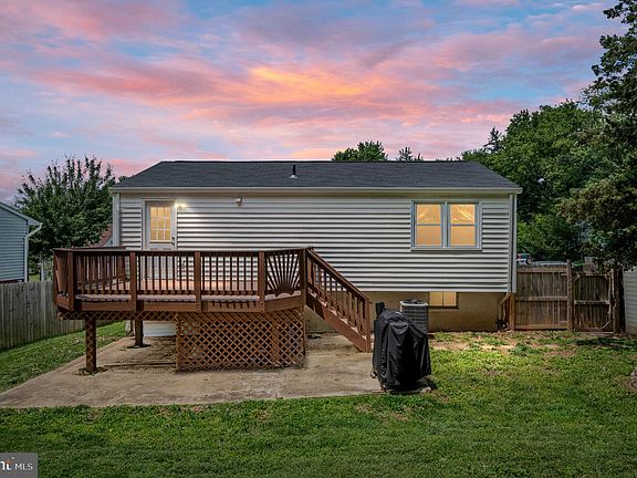 3rd image of 13713 Mayfair Ct