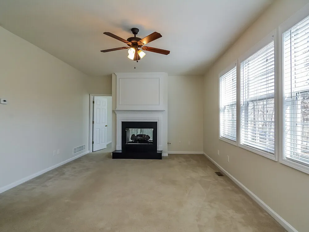 4 bed, 2.5 bath, 2148 sqft, $3,170 — Photo 4