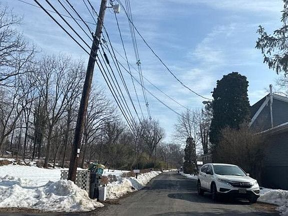 5th image of 502 River Rd