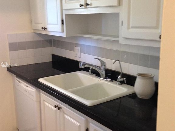 3rd image of 1407 NE 56th St APT 108