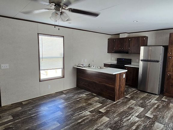 4th image of 930 N Crista Dr