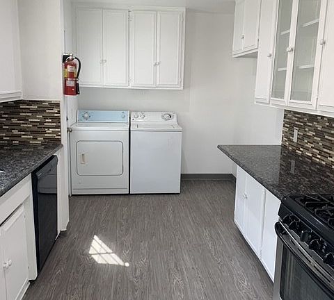 2nd image of 1324 Carlton Dr