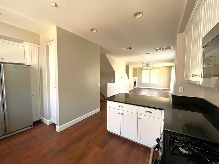 820 Harbor Cliff Way #260 — Photo 8