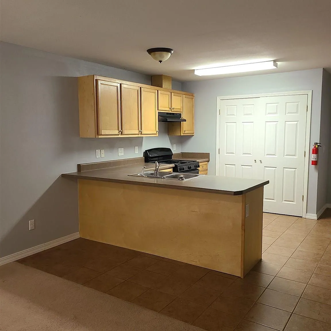 2 bed, 1.0 bath, 795 sqft, $875 — Photo 2