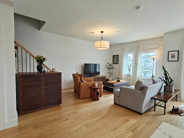 104 Ege Ave #2 — Photo 4