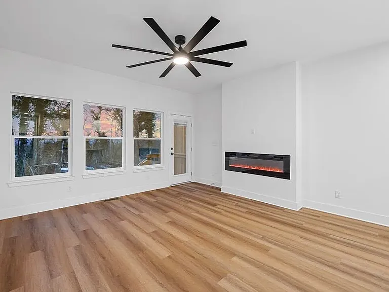 4422 Grand Ave #B — Photo 6