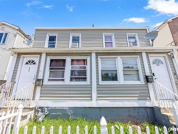 2nd image of 1083-1085 Magnolia Ave