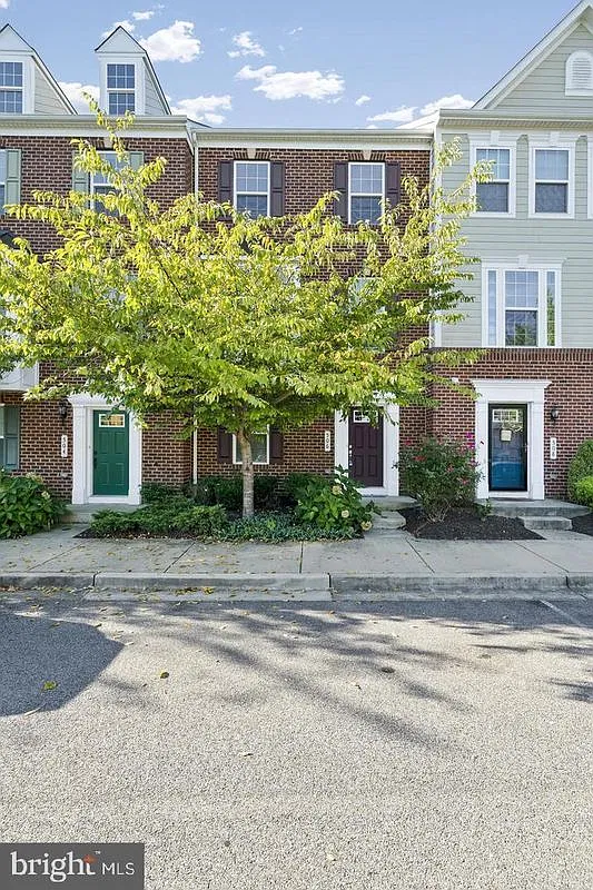 3 bed, 2.5 bath, 1946 sqft, $2,800 — Photo 1
