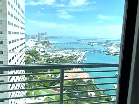3rd image of 325 Biscayne Blvd #4214